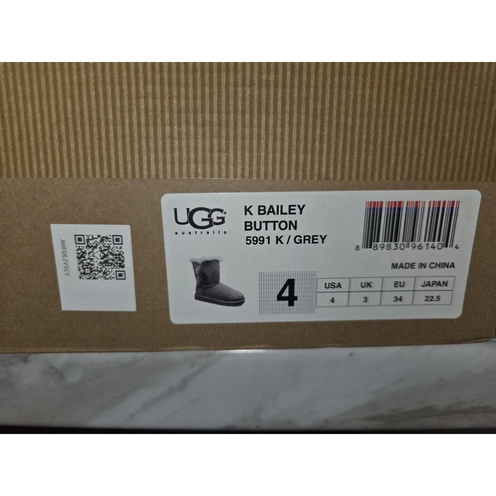 Ugg Australia Bailey Button Classic Short Grey Gray Women's sheepskin Boots 4